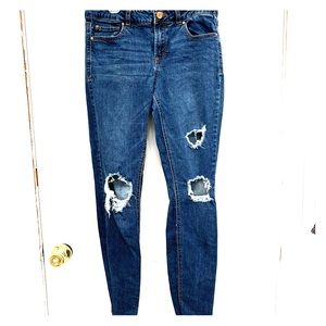 Refuge distressed jeans